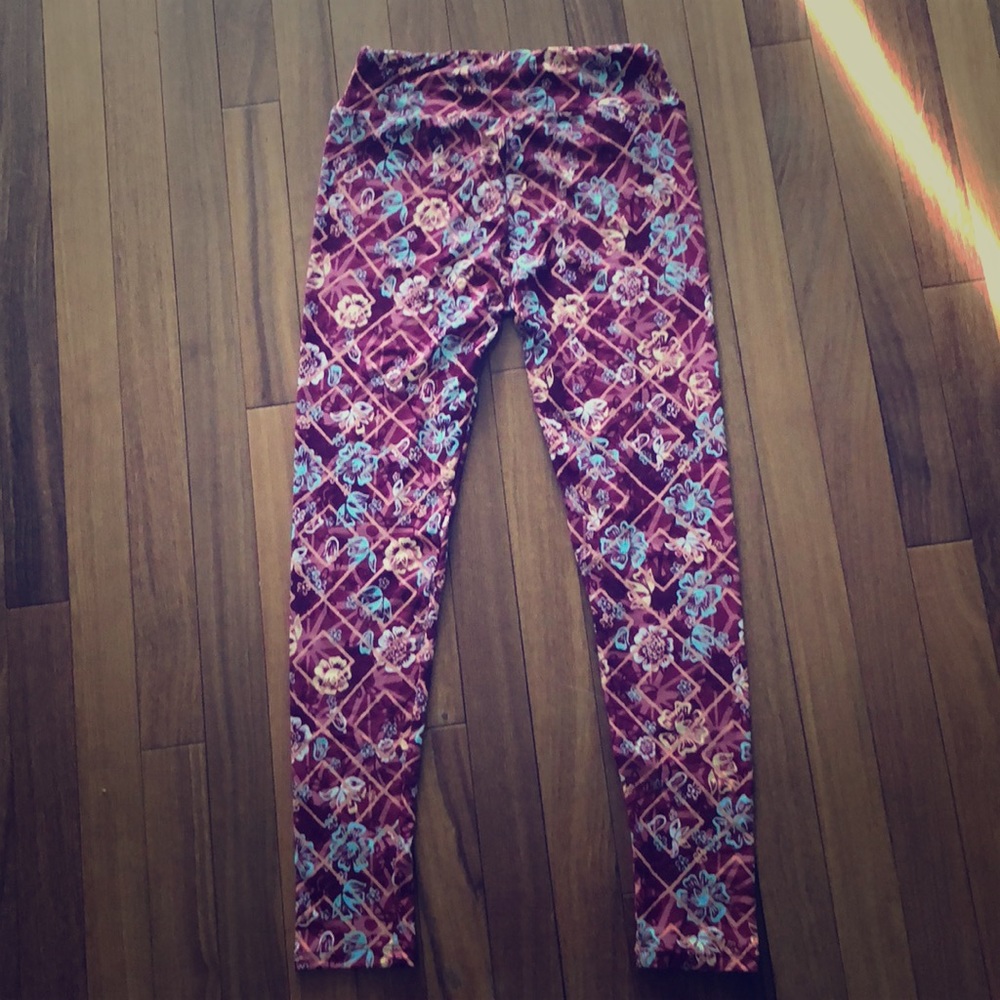 Lularoe one size leggings never worn